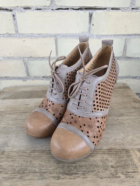 Gold Button Heels - Picture 2 of 11